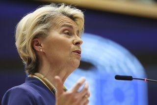 "Les femmes doivent savoir si leurs employeurs les traitent de façon équitable. Et lorsque ce n'est pas le cas, elles doivent être en mesure de se défendre et d'obtenir ce qu'elles méritent", a déclaré la présidente de la Commission, Ursula von de...
